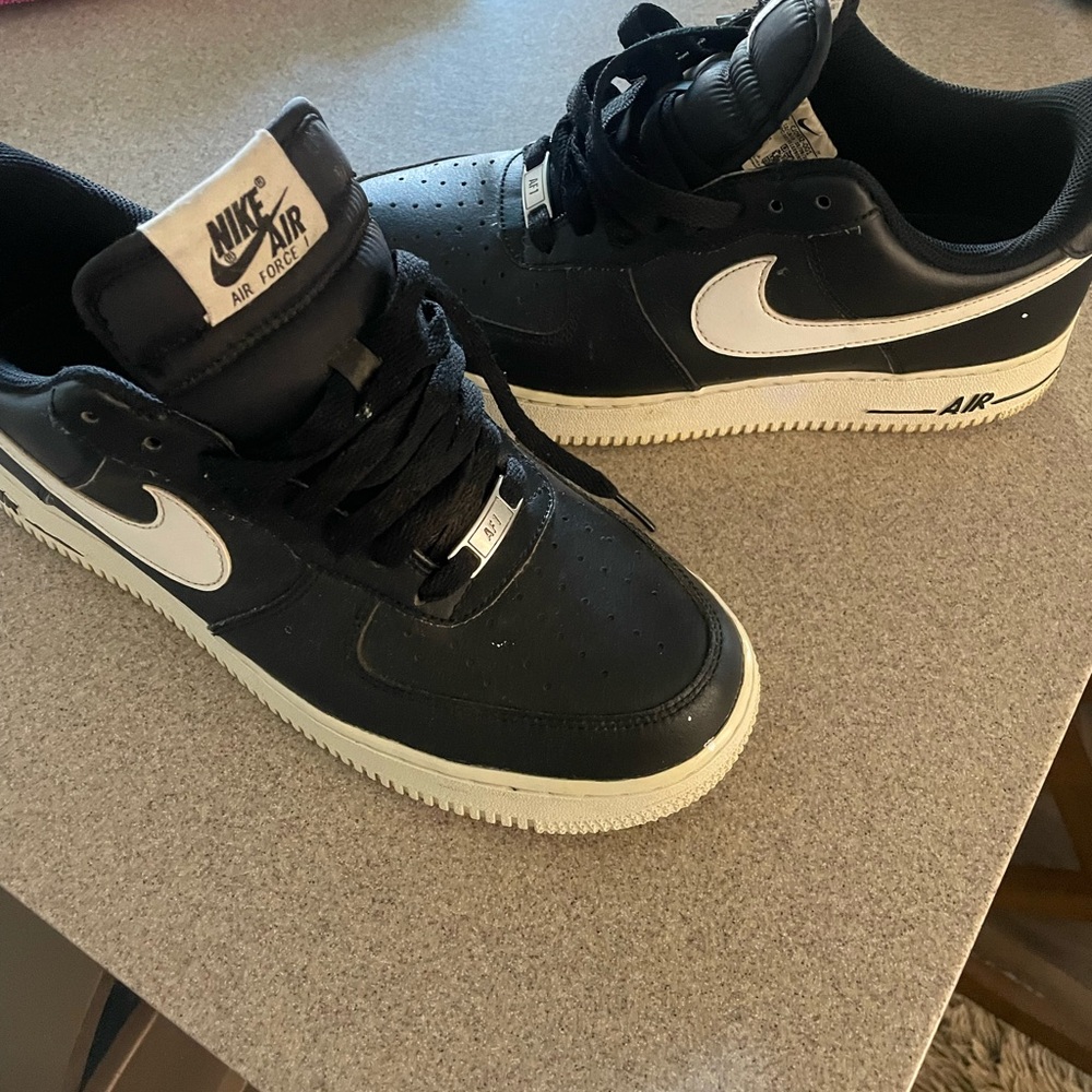 Nike - Picture 2 of 5